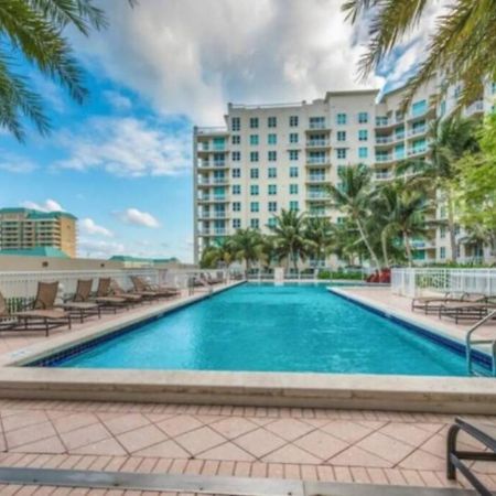 Apartment In Casa Costa Condo!Beach Pass Included Бойнтон-Бич Экстерьер фото