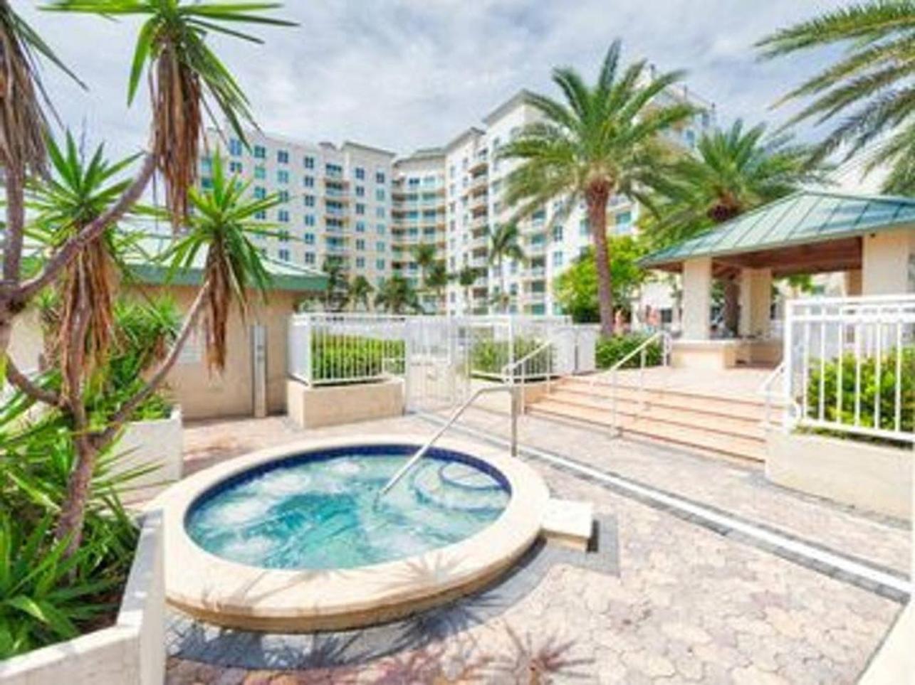 Apartment In Casa Costa Condo!Beach Pass Included Бойнтон-Бич Экстерьер фото