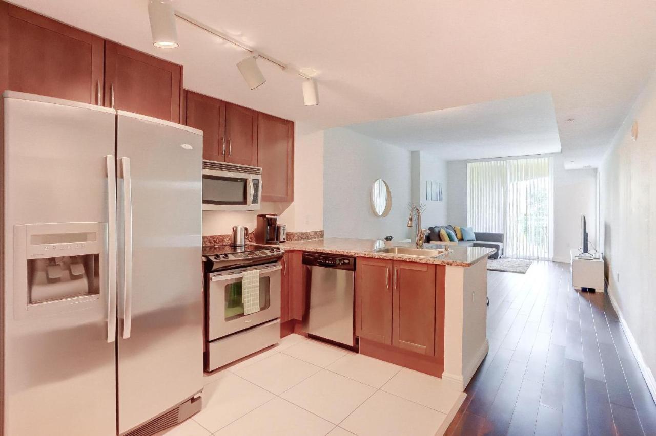 Apartment In Casa Costa Condo!Beach Pass Included Бойнтон-Бич Экстерьер фото