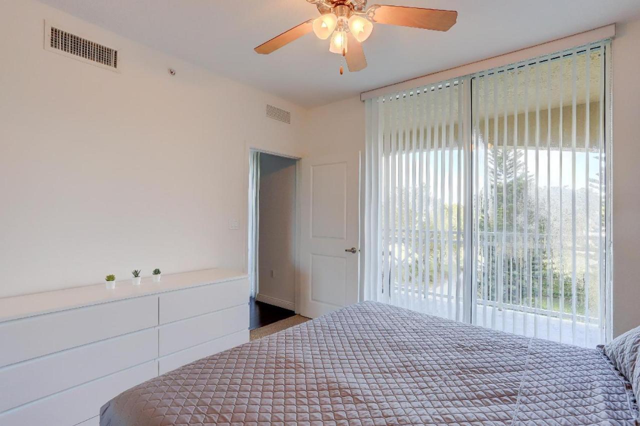 Apartment In Casa Costa Condo!Beach Pass Included Бойнтон-Бич Экстерьер фото