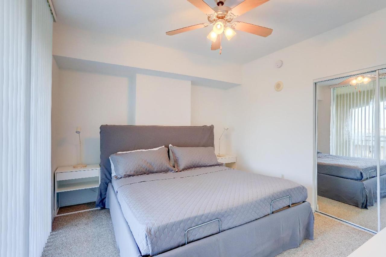 Apartment In Casa Costa Condo!Beach Pass Included Бойнтон-Бич Экстерьер фото